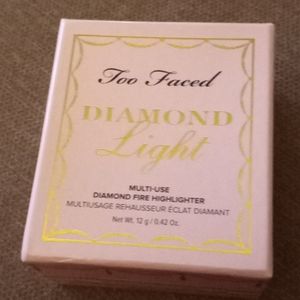 NIP Too Faced Diamond Light Highlighter